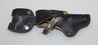 Auktion 373 / Los 7081 <br>schwarze Lederpistolentasche, wohl Bundeswehr, &auml;lter, ca. L-28cm