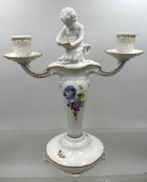 Auktion 373<br>hoher zweiarmiger Kerzenhalter "KPM" Berlin mit lesenden Knaben, Blumen-und Insektenmalerei, H-35 cm, B-27 cm