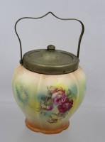 Auktion 373<br>Keksdose um 1910, Made in Czechoslovakia, florales Dekor, ca. H-17,5cm  ohne Henkel