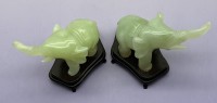 Auktion 373 / Los 15532 <br>2x Gl&uuml;ckselefanten aus Jade, Holzsockel, H-9 cm, L- 9 cm
