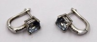 Auktion 373<br>Paar 925er Silber-Ohrstecker, blauer Stein u. klare Steine, zus. ca. 4,6gr., L-1,5cm
