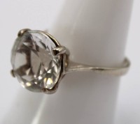 Auktion 373<br>835er Silber-Ring, klarer Stein, offene Schiene,  3,2gr.