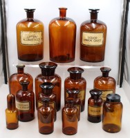 Auktion 373 / Los 10041 <br>15x div. Apotheker-Gl&auml;ser, einige beschriftet, ca. H-18 bis 35cm