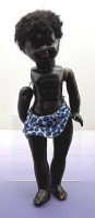 Auktion 373 / Los 12088 <br>Farbigen-Puppe, Masse, bespielt, Ferse mit Loch, H-36 cm