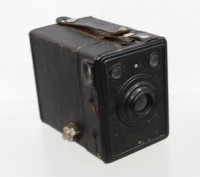 Auktion 373 / Los 14512 <br>KODAK Fotobox 620, 30/40er Jahre, Alter-u. Gebrauchsspuren, Funktion nicht gepr&uuml;ft