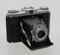 Auktion 373 / Los 14519 <br>Klappkamera der Marke Zeiss Ikon, IKONTA, Altersspuren, Funktion nicht gepr&uuml;ft