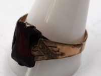 Auktion 373<br>Ring um 1900, gemarkt Charnier, vergoldet, roter Stein, RG 69