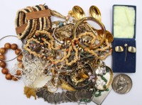 Auktion 373<br>unsortiertes Konvolut div. Modeschmuck