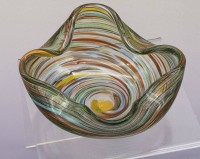 Auktion 373 / Los 10043 <br>Aschenbecher, bunte Streifen, wohl Murano?, H-6 cm, D-14,5 cm