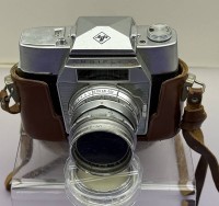 Auktion 373 / Los 14523 <br>Fotoapparat "Agfa Ambiflex" mit Objektiv, Belichtungsmesser, Ledertasche