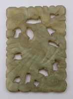 Auktion 373 / Los 15537 <br>chinesischer Jadeanh&auml;nger mit geschnitzten Motiven von V&ouml;geln und Blumen, alter ?, 5 x 3,5cm