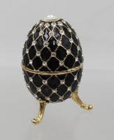 Auktion 373<br>Schmuckdose im Faberg&eacute;-Stil, schwarz emailliertes Metall,  goldenen Akzente sowie funkelnde Strasssteine, Spieluhr "F&uuml;r Elise", ca. H-10cm