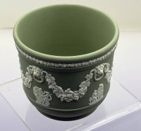Auktion 373<br>Blumen&uuml;bertopf "Wedgwood" gr&uuml;n/weiss, H-12 cm, D-12 cm