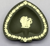 Auktion 373<br>herzf&ouml;rmige Schale "Wedgwood" anthrazit/weiss, 11x11 cm