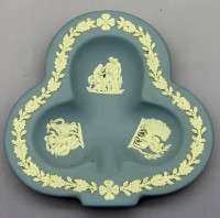 Auktion 373<br>Kleeblattf&ouml;rmige Schale "Wedgwood", blau/weiss, 11,5x11,5 cm