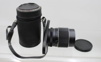 Auktion 373 / Los 14526 <br>Sicor Auto 135mm f/2.8 Objektiv, optisch gut erhalten, Funktion nicht gepr&uuml;ft, in Tasche diese mit Gebrauchsspuren