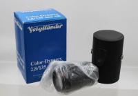 Auktion 373 / Los 14543 <br>Voigtl&auml;nder Color-Dynarex 2.8/135 mm AR Objektiv, neuwertig in orig. Karton, Funktion nicht gepr&uuml;ft