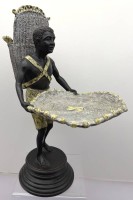 Auktion 373 / Los 15166 <br>dekorative Bronze Figur, Mann mit Korb, tw. farbig gefasst, wohl Plantagenarbeiter darstellend, H-36 cm, 3,18 kg