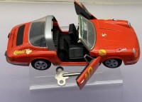 Auktion 373<br>SCHUCO 1081 PORSCHE TARGA 911S, rot, Schl&uuml;sselwerk funktioniert aber unrund, Fehlteile, bespielt