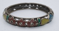 Auktion 373<br>Armreif, teilw. emailliert, Klappscharnier, versilbert, D-6cm.
