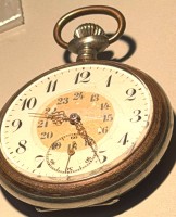 Auktion 373<br>Herrentaschenuhr um 1900 "Junghans", Metallgeh&auml;use, Emailleziffernblatt mit arab. Ziffern, Kronenaufzug, Werk l&auml;uft nach Sch&uuml;tteln kurz an, D-5 cm