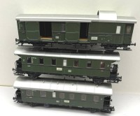 Auktion 373 / Los 12129 <br>3x historische zweiachsige Personen- und Gep&auml;ckwagen der Deutschen Bundesbahn (DB), M&auml;rklin, sog. "Donnerb&uuml;chsen"