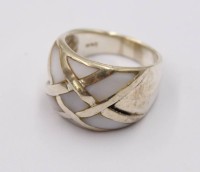 Auktion 374<br>925er Silber-Ring, Perlmutteinlagen, 9,4gr., RG 58