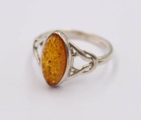 Auktion 374<br>feiner 925er Silber-Ring mit Bernstein, 2,2gr., RG 55