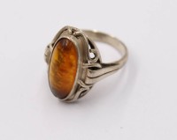 Auktion 374<br>800er Silber-Ring mit Bernstein, 20/30er Jahre, 4,3gr., RG 54