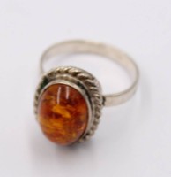 Auktion 374<br>835er Silber-Ring, Bernstein, Fischland, 4,7gr.,, RG 58