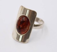 Auktion 374<br>925er Silber-Ring mit Bernstein,  5,2gr., RG 60