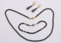 Auktion 374<br>H&auml;matit-Schmuckset, Kette, Armband und Ohrh&auml;nger, Kette ca. L-46cm