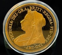 Auktion 374<br>gr. Medaille, 893 Queen Victoria Sovereign High Quality Vergoldete M&uuml;nze, als Copy, D-7 cm, ca. 110 gr., boxed, polierte Platte