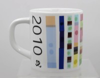 Auktion 374 / Los 8006 <br>Royal Copenhagen Jahresbecher ,2010, Entw. Rikke Raben, wohl mit 925er Silberplatte, ca. H-11,5cm
