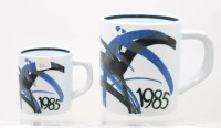Auktion 374<br>Royal Copenhagen Jahresbecher ,1985, Entw. Ivan Weiss, gr. Becher mit  wohl 925er Silberplatte, ca. H-11,5 u. 8,5cm