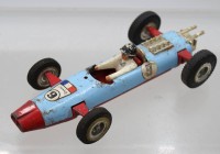 Auktion 374<br>Tri-ang Mini Hi-Way Series Le Mans F1 Rennwagen aus den 1960er Jahren, bespielter Erhaltung, ca. L-18cm