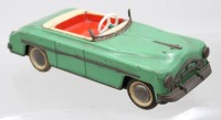Auktion 374<br>ungarisches Blechauto, wohl 60/70er Jahre, Frontscheibe fehlt, Friktionsantrieb, L-25cm, bespielte Erhaltung