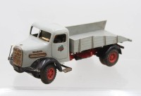 Auktion 374 / Los 12009 <br>Arnold 62845 MAN Diesel-LKW, stark bespielt, div. Fehlteile, Ladefl&auml;che besch&auml;digt, Schl&uuml;sselwerk wohl defekt