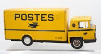 Auktion 374<br>Joustra-Lastwagen aus Blech, Bernard-Posttransporters, 60/70er Jahre, bespielte Erhaltung, Antrieb defekt, eine T&uuml;r fehlt, ca. H-15cm L-36,5cm