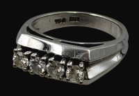 Auktion 374<br>Weissgoldring-750- mit 4 Brillanten, zus. ca. 0,75 ct anbei Rechnung von 1974,  1050 DM, RG 50, 5,5 gr