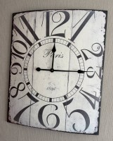 Auktion 374 / Los 2028 <br>gr. Blech Wanduhr "Paris 1886" Batteriewerk  l&auml;uft,  70x60 cm, leicht gebogene Form
