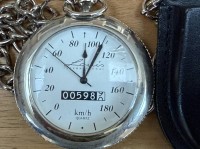 Auktion 374 / Los 2035 <br>Quartz Taschenuhr mit Kilometerz&auml;hler "Lonis", mit Kette  und Lederh&uuml;lle, neu, D-6 cm