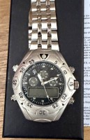 Auktion 374<br>Quartz HAU "Cheifel" Chronograph mit 4 LCD Anzeigen, neu in OVP