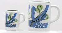 Auktion 374 / Los 9022 <br>Royal Copenhagen Jahresbecher ,1981, Entw. Ellen Malmer, gr. Becher mit 925er Silberplatte, ca. H-11,5 u. 7,5cm