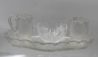 Auktion 374 / Los 10004 <br>Glasset, &auml;lter, ovale Schale, Sahnek&auml;nnchen, Zuckerschale und L&ouml;ffelbeh&auml;lter, F&auml;cherschliff, div. Chips, L-29cm