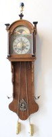 Auktion 374<br>traditionelle niederl&auml;ndische Friesenuhr, Werk nicht gepr&uuml;ft, 2 Figuren fehlen, ca. L-100cm B-30cm