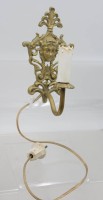 Auktion 374<br>Messing-Wandleuchte im Barock-Stil, Funktion nicht gepr&uuml;ft, ca. H-22cm T-13cm