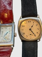 Auktion 374<br>2x vintage mechan. DAU mit Lederb&auml;ndern, beide laufen, Tragespuren