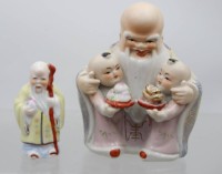 Auktion 374 / Los 15510 <br>2x Figuren des chinesischen Langlebigkeitsgottes Shou Xing, ca. H-14cm B-12cm u. H-9cm
