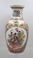 Auktion 374<br>Porzellanvase im Stil der Famille Rose, ca.H-30cm